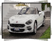 Biały, Fiat 124 Spider